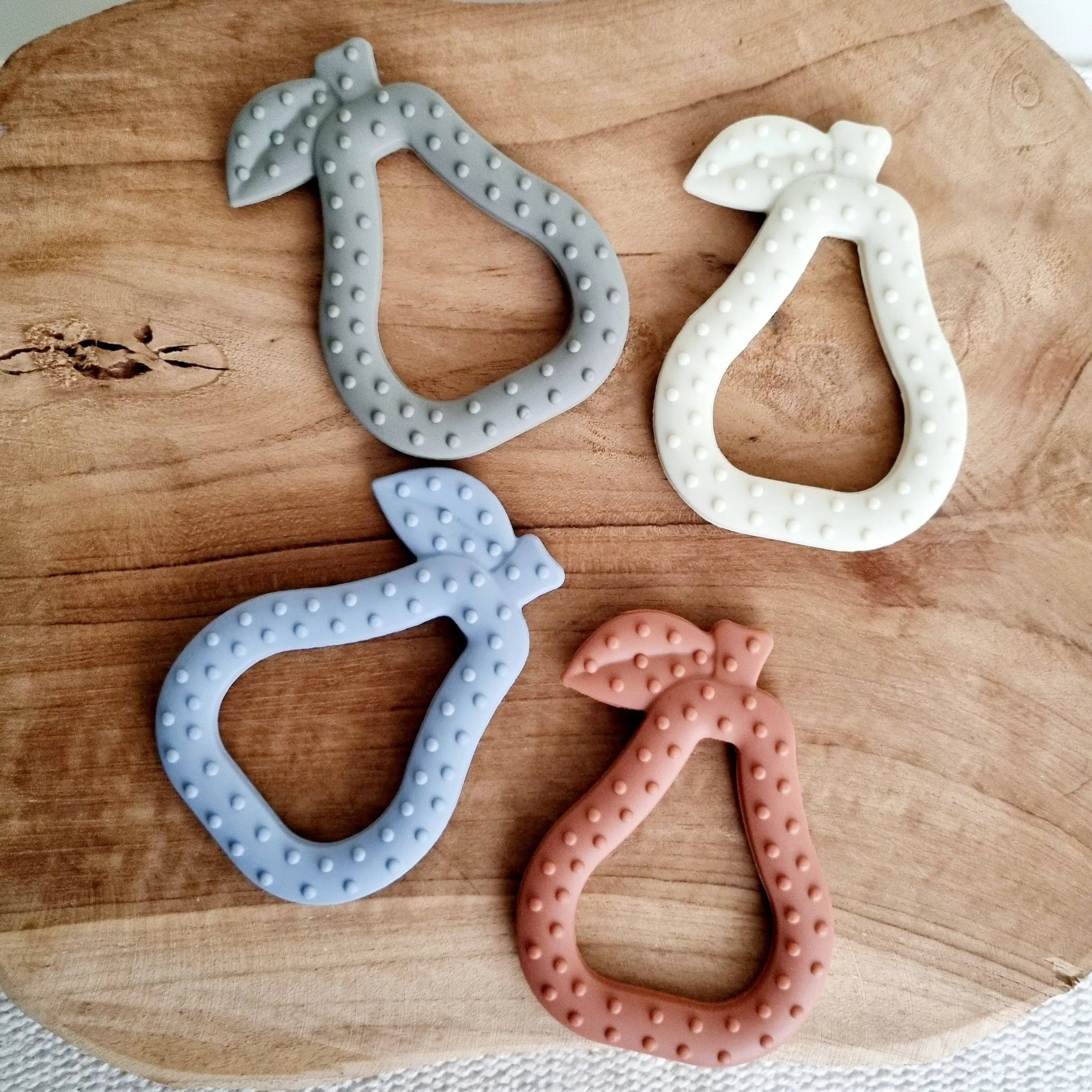 Rammelaartje - Silicone teether Pear - Terracotta