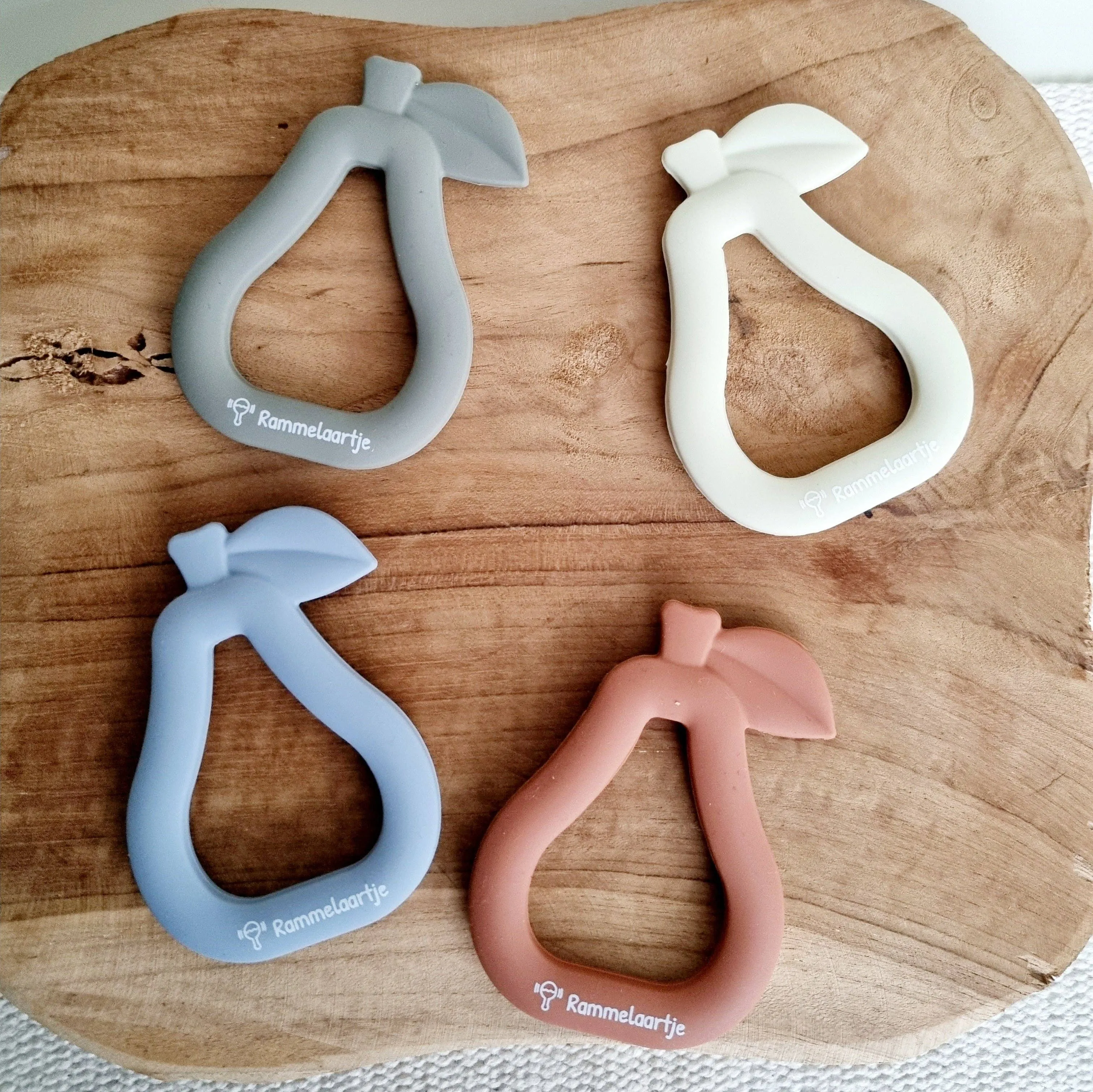 Rammelaartje - Silicone teether Pear - Terracotta